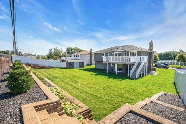 25 Heather Crescent, Commack, NY 11725