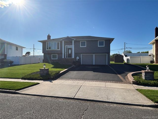25 Heather Crescent, Commack, NY 11725