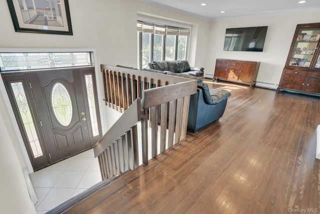 25 Heather Crescent, Commack, NY 11725