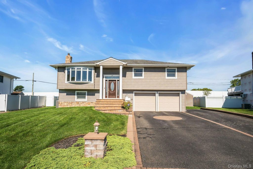 25 Heather Crescent, Commack, NY 11725 — exterior