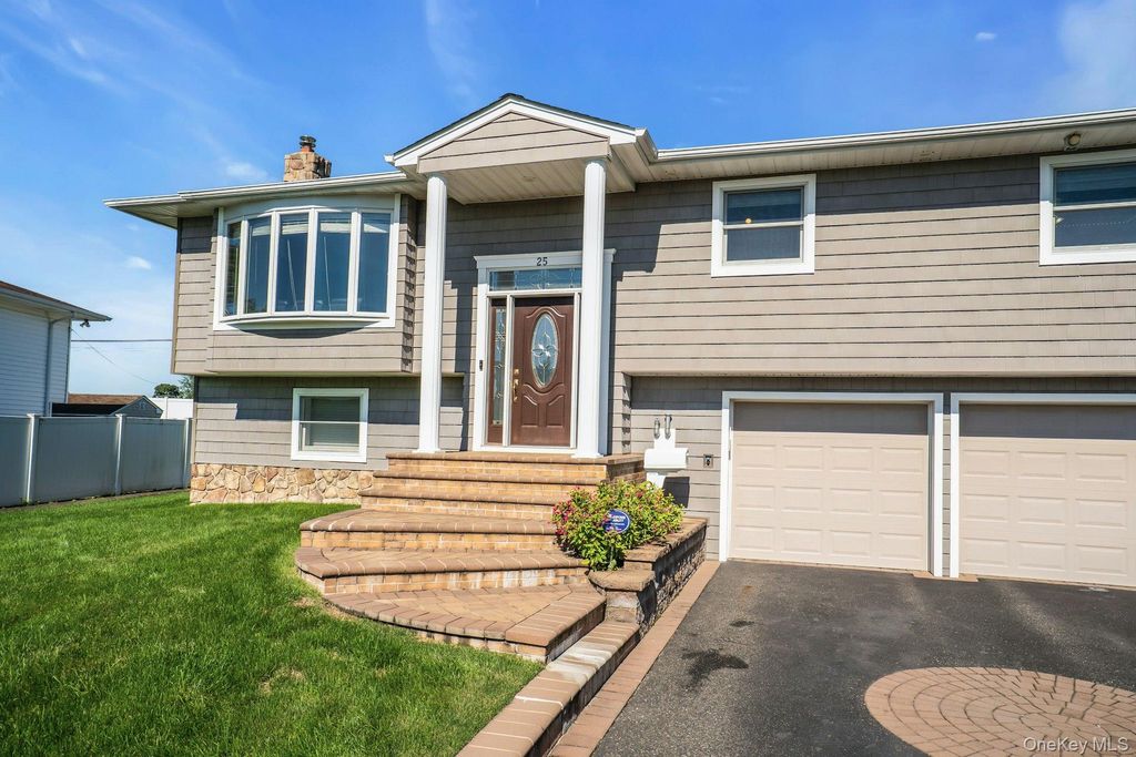 25 Heather Crescent, Commack, NY 11725 — photo 4