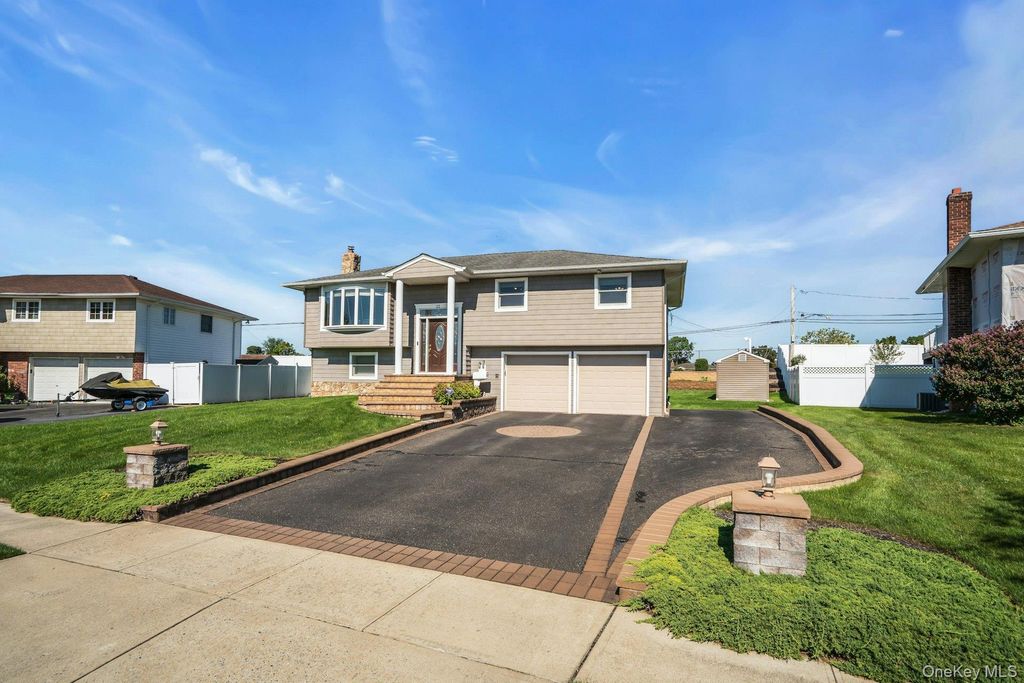 25 Heather Crescent, Commack, NY 11725 — photo 5