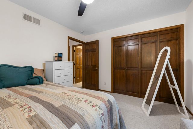 3405 Sycamore Lane N, Plymouth, MN 55441