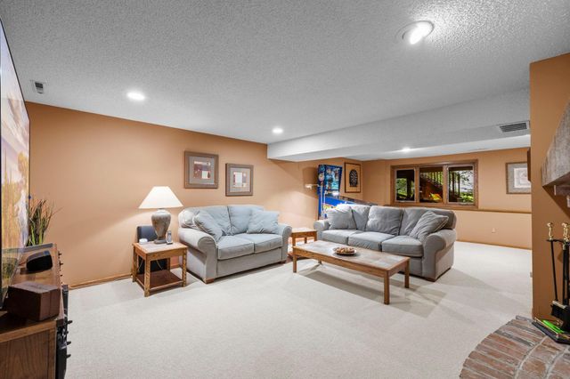 3405 Sycamore Lane N, Plymouth, MN 55441