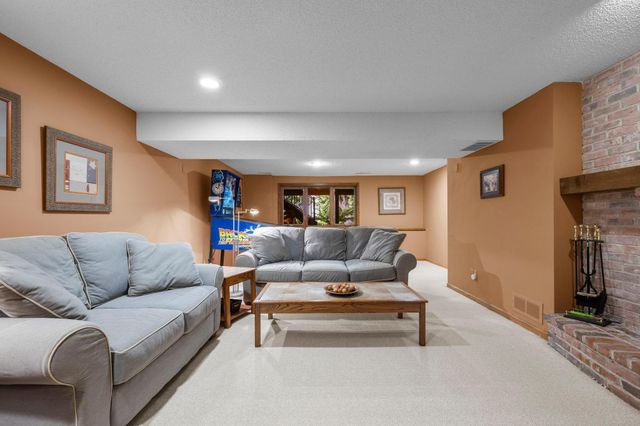 3405 Sycamore Lane N, Plymouth, MN 55441