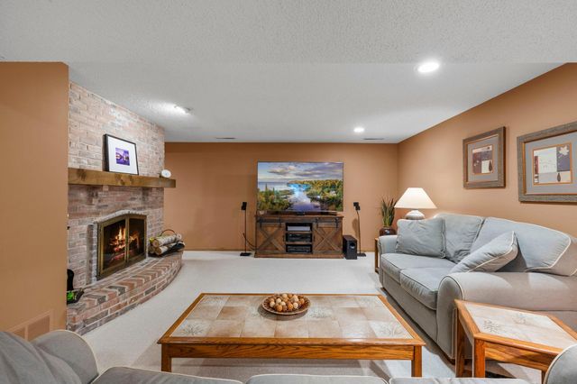3405 Sycamore Lane N, Plymouth, MN 55441