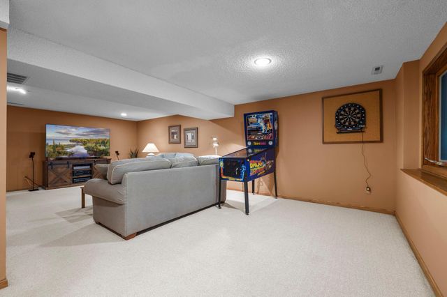 3405 Sycamore Lane N, Plymouth, MN 55441