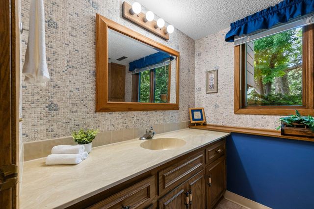 3405 Sycamore Lane N, Plymouth, MN 55441