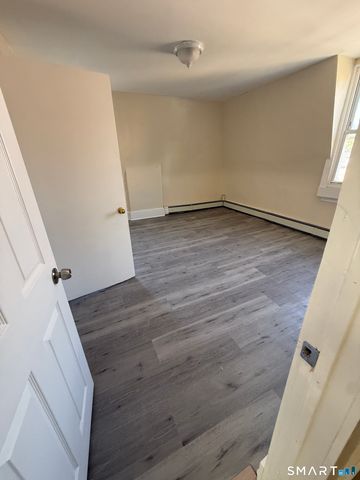 35 Cliff Street, Norwich, CT 06360