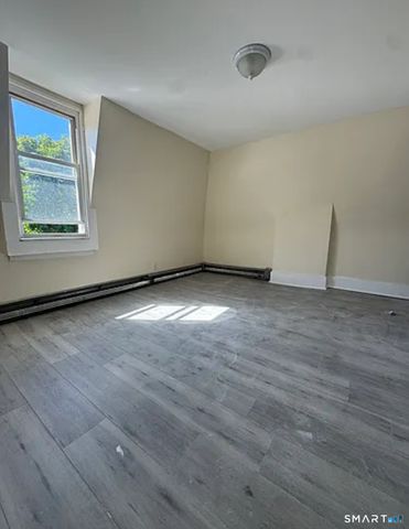 35 Cliff Street, Norwich, CT 06360