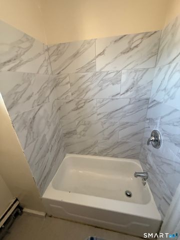 35 Cliff Street, Norwich, CT 06360