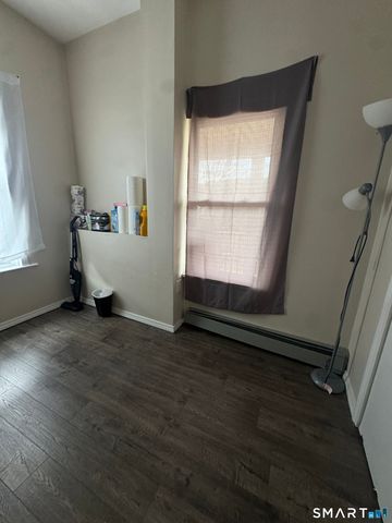 35 Cliff Street, Norwich, CT 06360