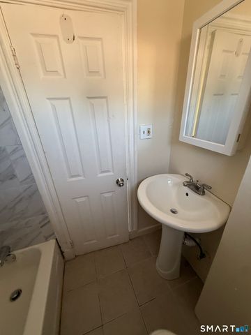 35 Cliff Street, Norwich, CT 06360