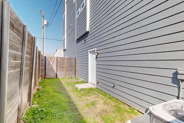 4633 Virginia Avenue 103, Dallas, TX 75204