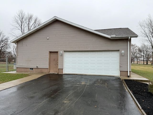 5850 W 600 N, Winamac, IN 46996
