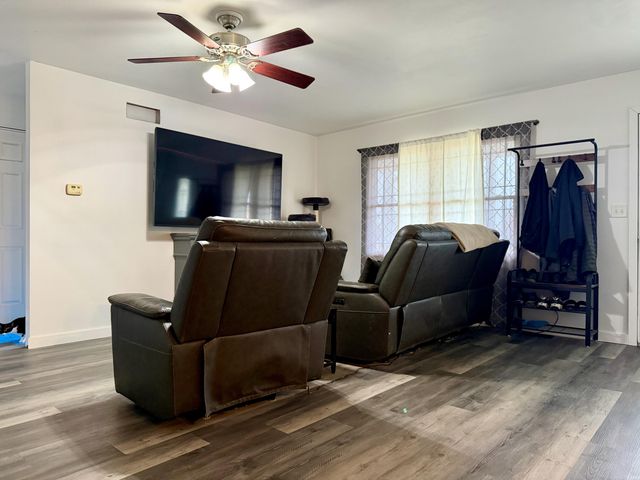 5850 W 600 N, Winamac, IN 46996