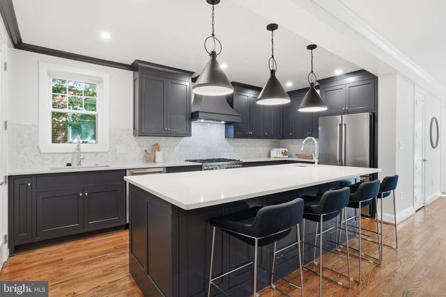 4720 ELLICOTT ST NW, Washington, DC 20016