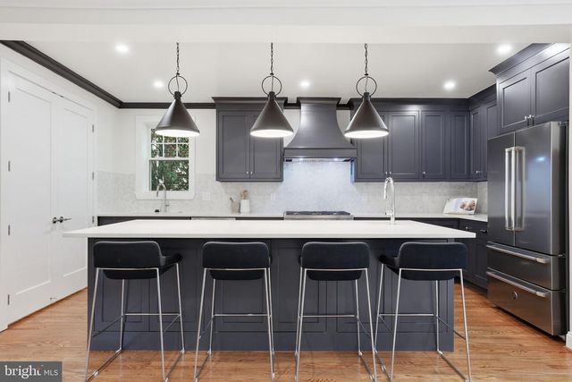 4720 ELLICOTT ST NW, Washington, DC 20016