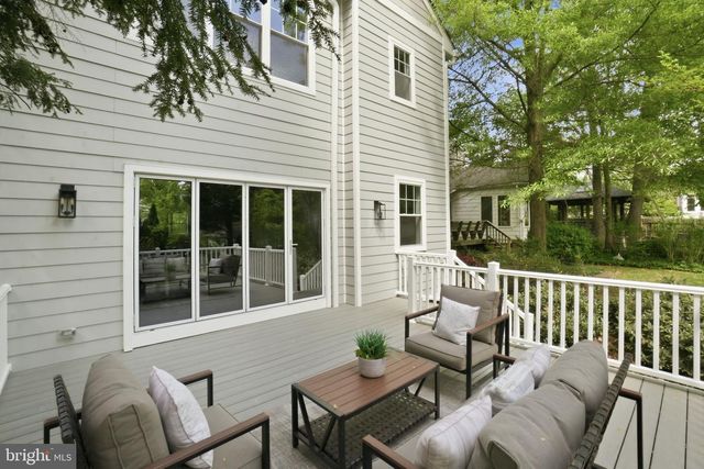 4720 ELLICOTT ST NW, Washington, DC 20016
