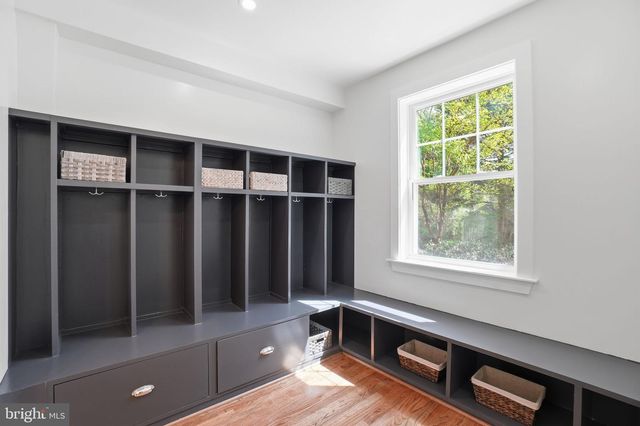 4720 ELLICOTT ST NW, Washington, DC 20016