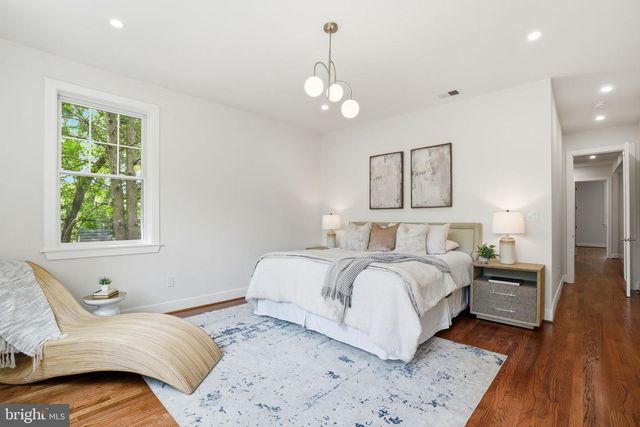 4720 ELLICOTT ST NW, Washington, DC 20016