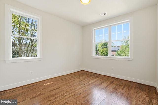 4720 ELLICOTT ST NW, Washington, DC 20016