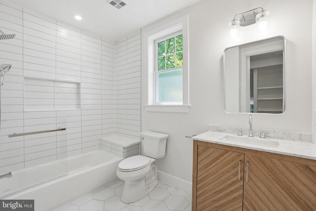 4720 ELLICOTT ST NW, Washington, DC 20016