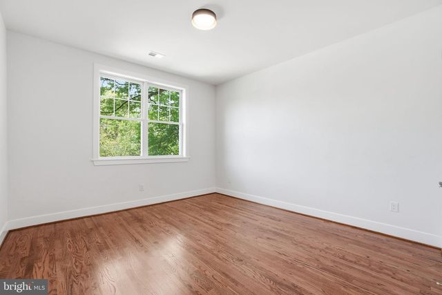 4720 ELLICOTT ST NW, Washington, DC 20016
