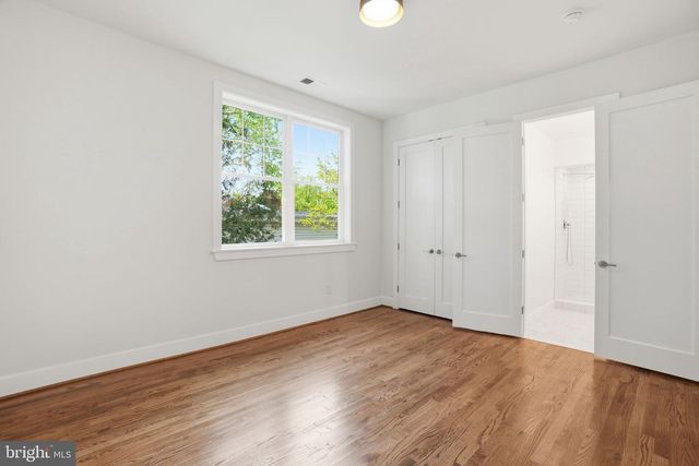 4720 ELLICOTT ST NW, Washington, DC 20016