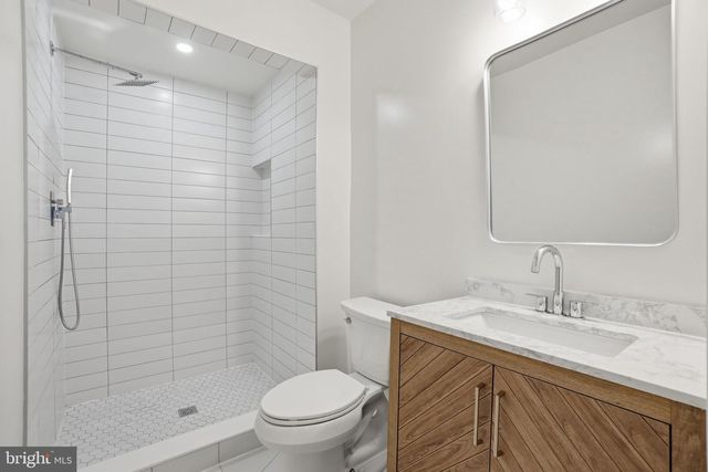 4720 ELLICOTT ST NW, Washington, DC 20016