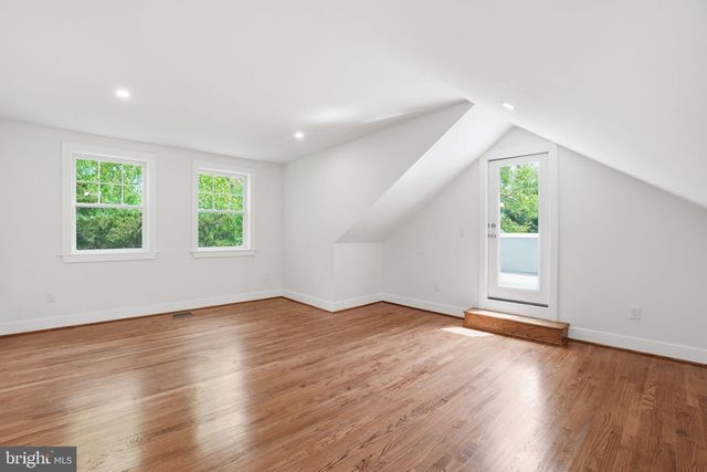 4720 ELLICOTT ST NW, Washington, DC 20016