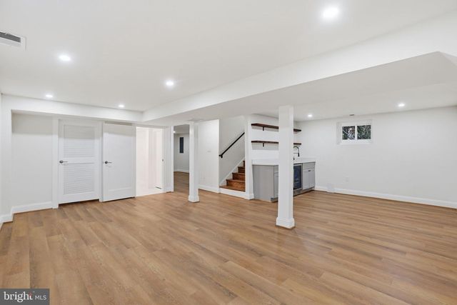 4720 ELLICOTT ST NW, Washington, DC 20016