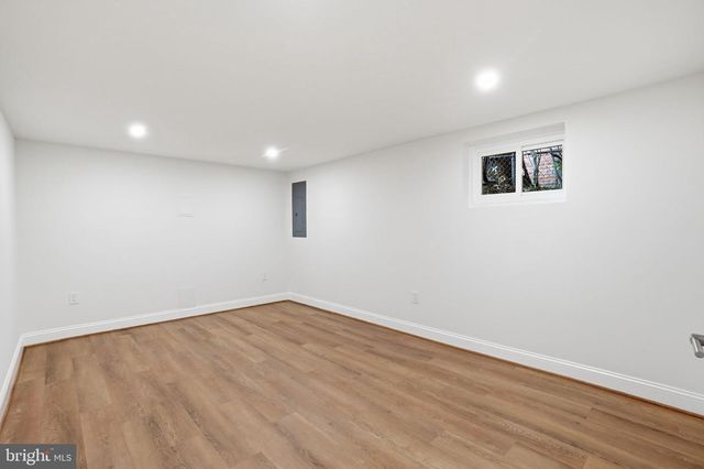 4720 ELLICOTT ST NW, Washington, DC 20016