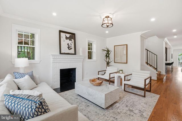 4720 ELLICOTT ST NW, Washington, DC 20016