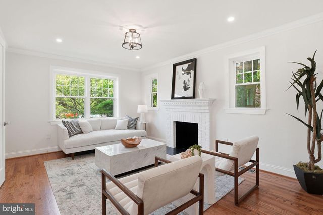 4720 ELLICOTT ST NW, Washington, DC 20016