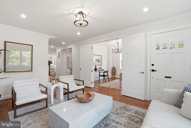 4720 ELLICOTT ST NW, Washington, DC 20016