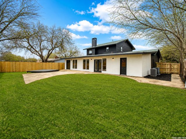 7906 RUSTIC FOREST DR, San Antonio, TX 78239