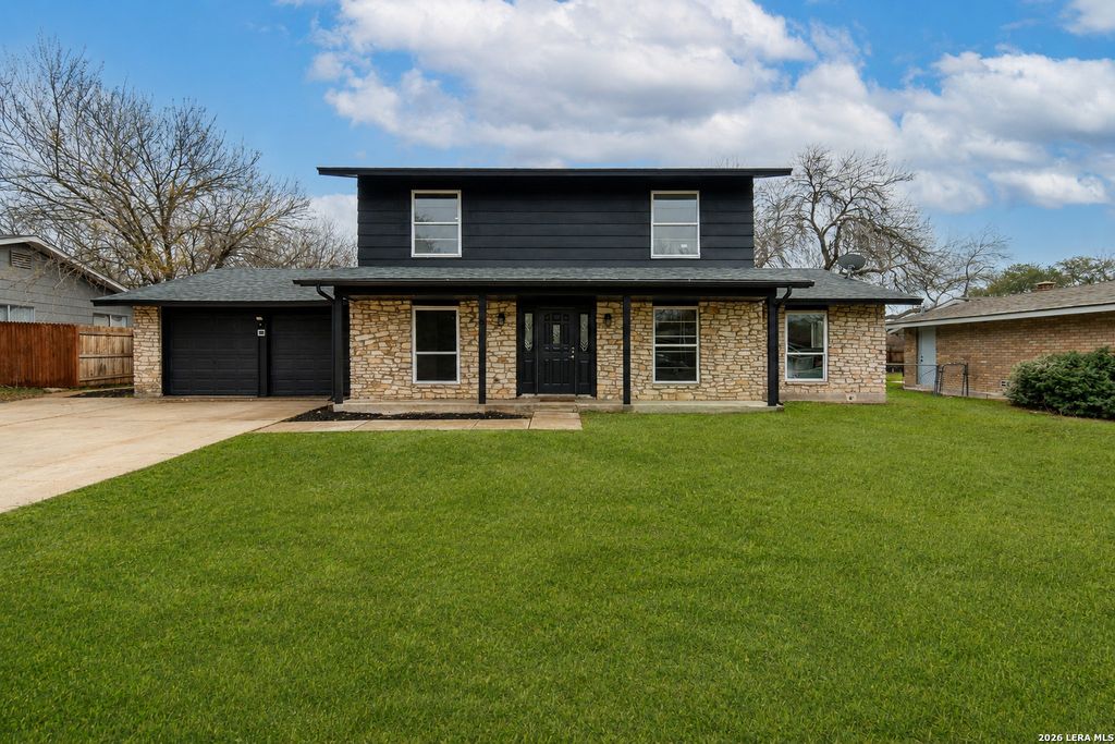 7906 RUSTIC FOREST DR, San Antonio, TX 78239