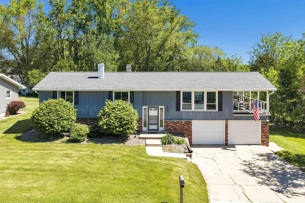 1602 BRUCE LANE, Green Bay, WI 54304
