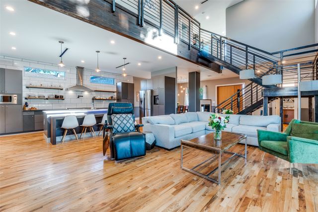 8915 Stanwood Drive, Dallas, TX 75228