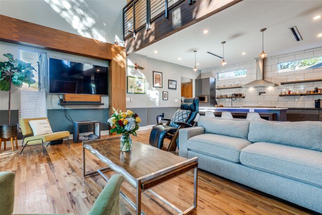 8915 Stanwood Drive, Dallas, TX 75228