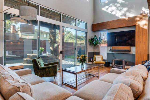 8915 Stanwood Drive, Dallas, TX 75228