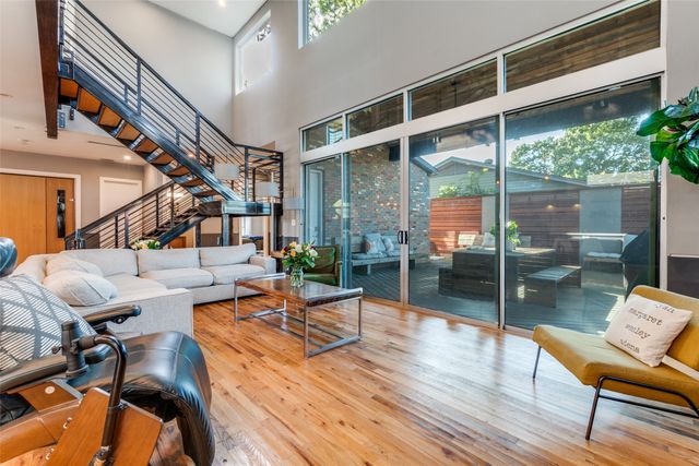 8915 Stanwood Drive, Dallas, TX 75228