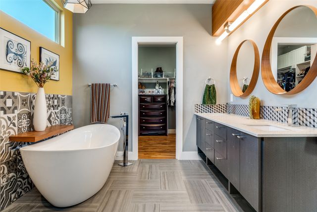 8915 Stanwood Drive, Dallas, TX 75228