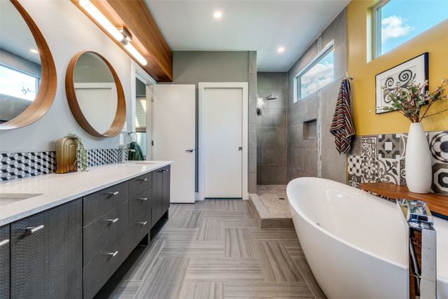 8915 Stanwood Drive, Dallas, TX 75228