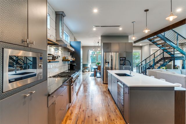 8915 Stanwood Drive, Dallas, TX 75228