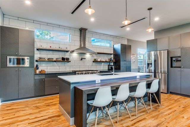 8915 Stanwood Drive, Dallas, TX 75228