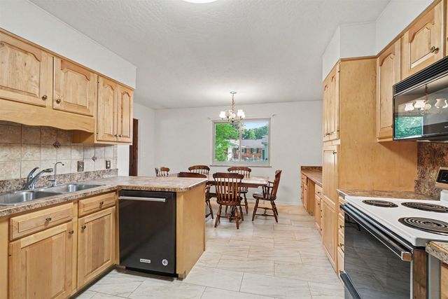 4180 Rosewood Drive, Saginaw, MI 48603