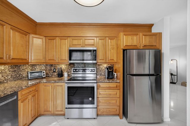 11282 GREEN LAKE Drive 104, Boynton Beach, FL 33437