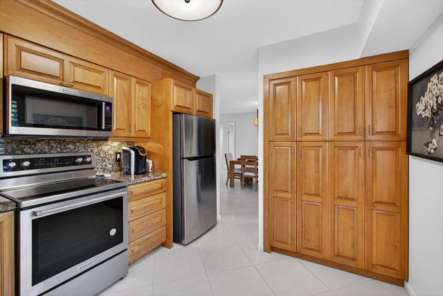 11282 GREEN LAKE Drive 104, Boynton Beach, FL 33437
